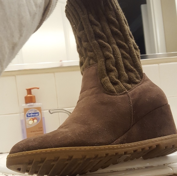 Women's size 7 brown boots. Never worn! - Picture 4 of 4